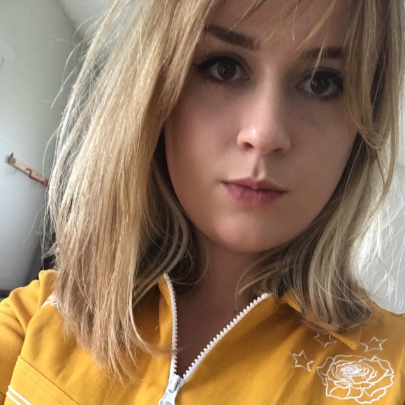 Meet your Posher, Jessica - Picture 2 of 2